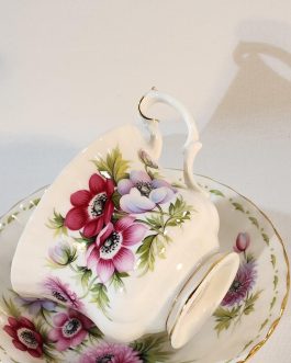 ספל+תחתית חודש מרץ מבית ROYAL ALBERT ENGLAND-שנות ה-70